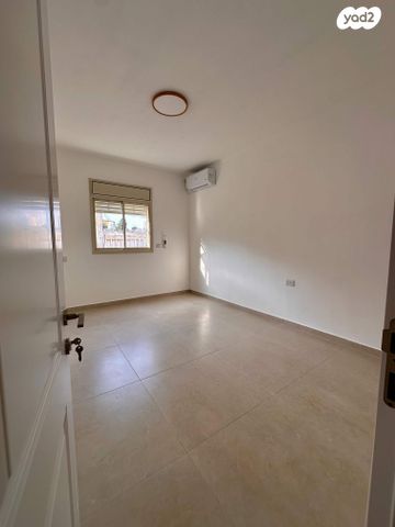 יחידת דיור, בן יהודה 12, הרצליה, חיפה