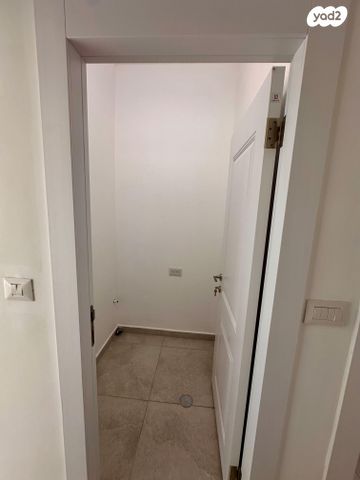 יחידת דיור, בן יהודה 12, הרצליה, חיפה