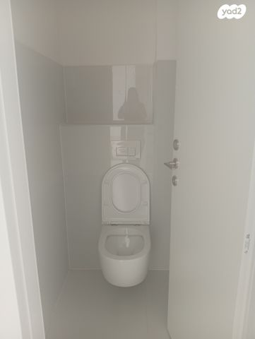 דירה, השלושה 4, מכב"י, יהוד מונוסון