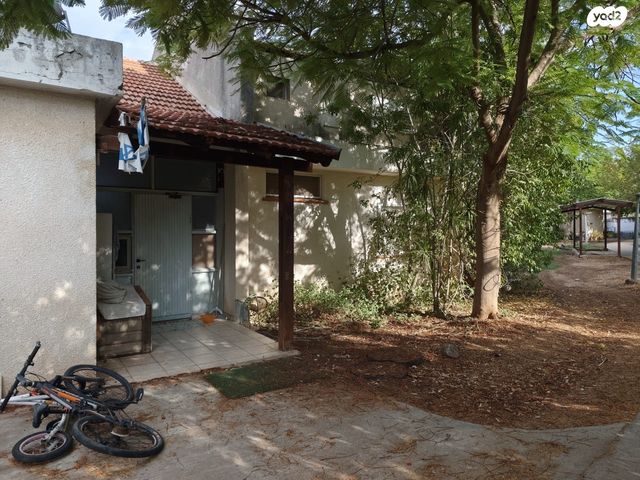 בית פרטי/ קוטג', הפרחים 1, בית השיטה, בית השיטה