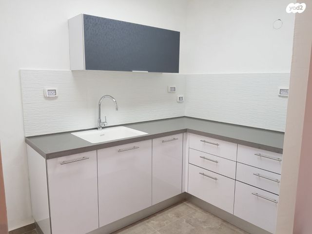 שדרות מונטיפיורי 10