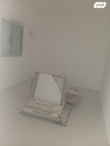 דירה, השלושה 4, מכב"י, יהוד מונוסון