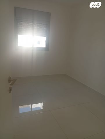 דירה, השלושה 4, מכב"י, יהוד מונוסון