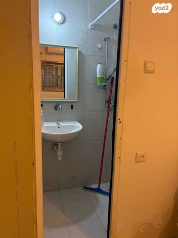 דירה, אברהם ליוואי 10, לב העיר, בת ים