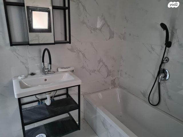 דירת גן, רבי עקיבא 22, הר שלום, בני ברק