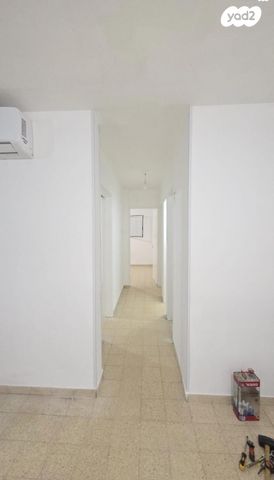 דירה, הרב קוק 26, שכונה ותיקה - מרכז העיר, מעלות תרשיחא