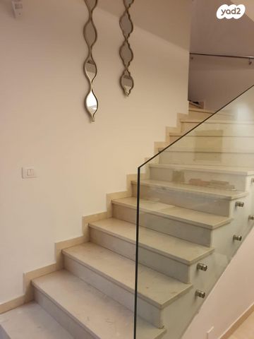 דו משפחתי, אליהו חכים 51, ארמון הנציב, תלפיות מזרח, ירושלים