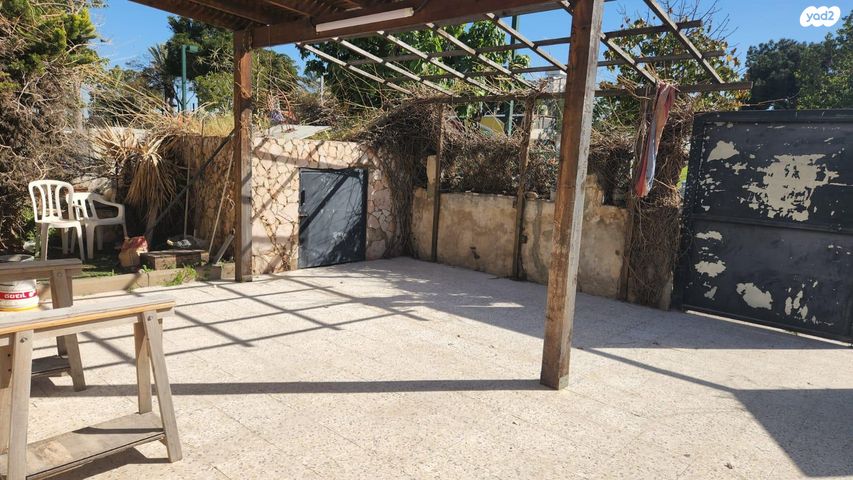 דירת גן, בת עין 8, צהלון, שיכוני חסכון, תל אביב יפו