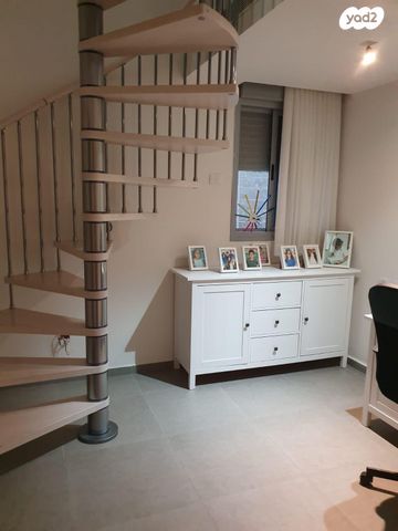 דו משפחתי, אליהו חכים 51, ארמון הנציב, תלפיות מזרח, ירושלים