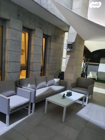 דו משפחתי, אליהו חכים 51, ארמון הנציב, תלפיות מזרח, ירושלים