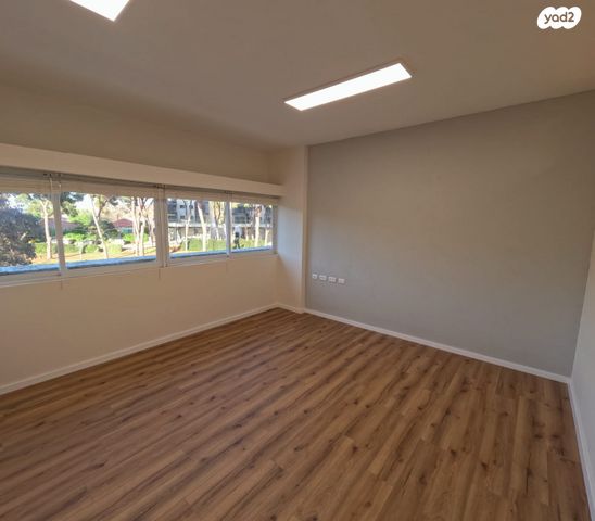 משרדים, המעלה 33, מרכז פרדס חנה, פרדס חנה כרכור