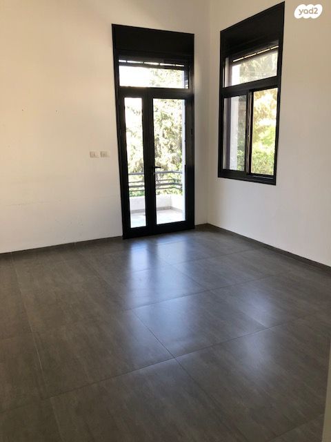 משרדים, רד"ק 22, המושבה הגרמנית, חיפה