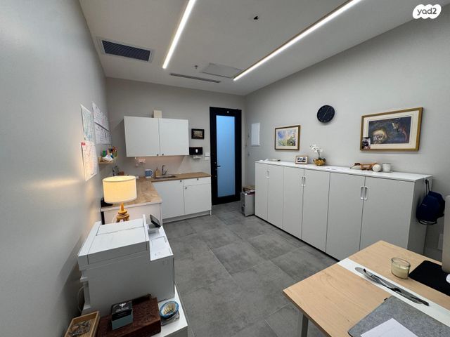 כנפי נשרים 68