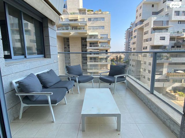 דירה, נווה גן, רמת השרון