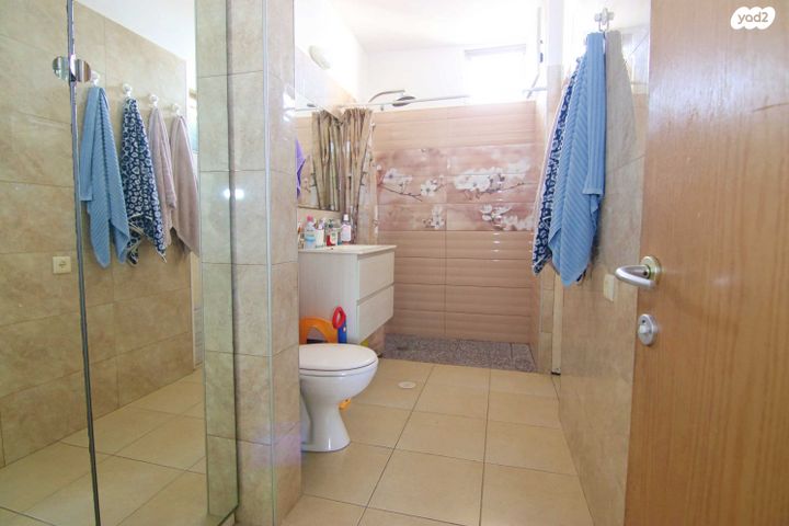 דירה, רמב"ם, ראשון לציון