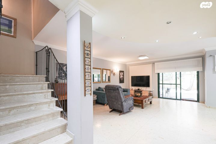 דו משפחתי, קדימה צורן