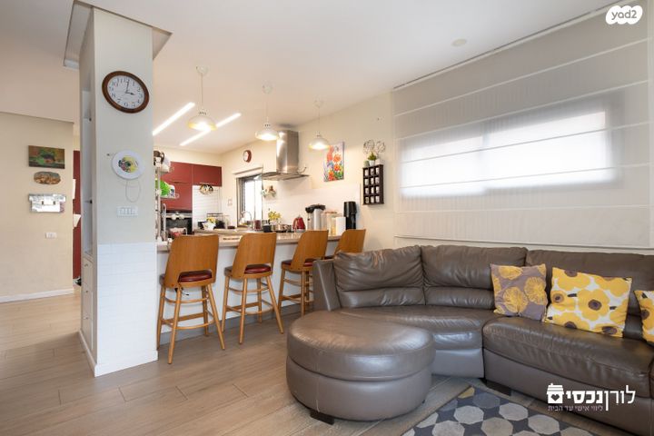 גג/ פנטהאוז, הצנחנים, ג' / מרכז מזרח העיר, רחובות