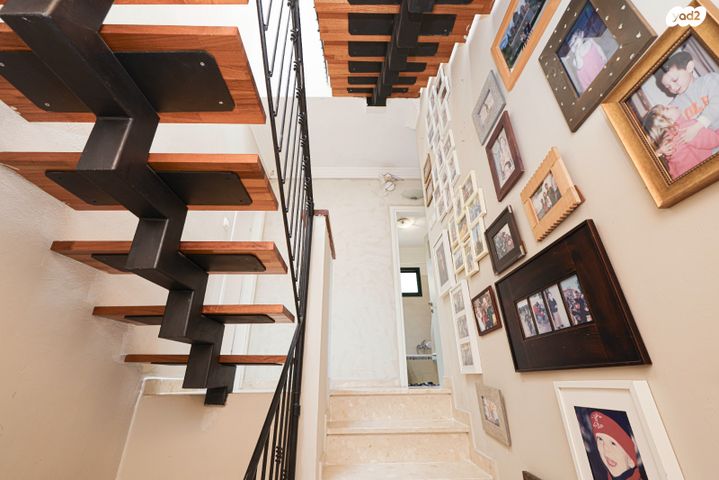 דו משפחתי, קדימה צורן