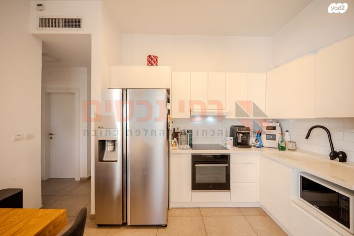 דירה, גבעת הרמבם, גבעתיים