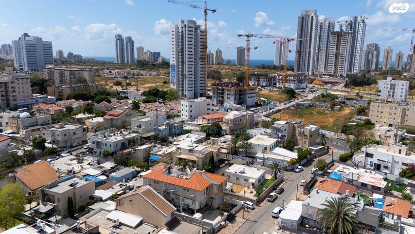 בית פרטי/ קוטג', אברהם אבן עזרא 8, רמת חן ובן ציון, נתניה