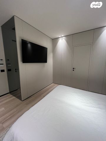 גג/ פנטהאוז, אדמונד סחייק, מלחה, מנחת, ירושלים