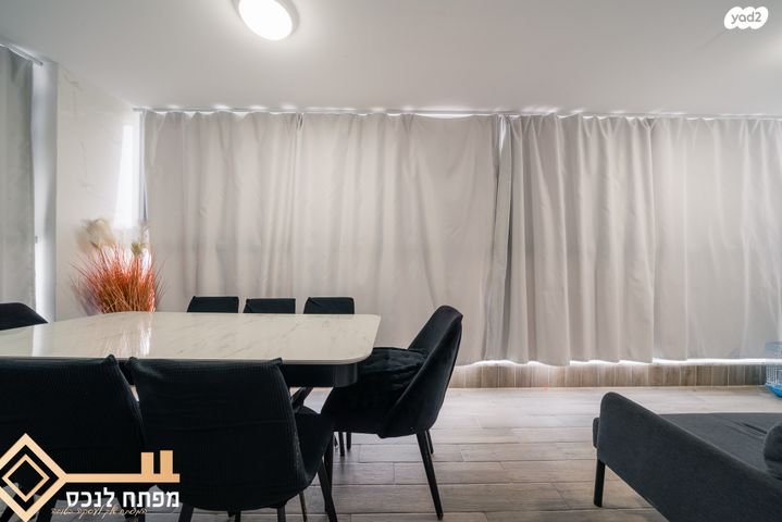 דירה, אריק איינשטיין, נווה שרון / שער העיר, נתיבות