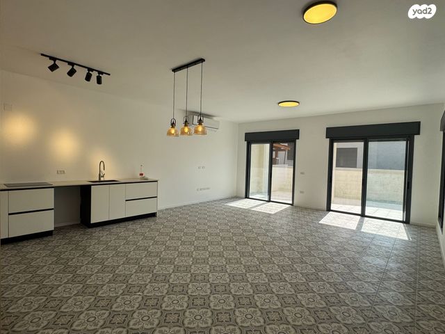 בית פרטי/ קוטג', חורשת האקליפטוס, אדמית / יערית, שלומי