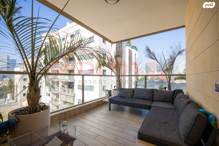 דירה, גבעת הרמבם, גבעתיים