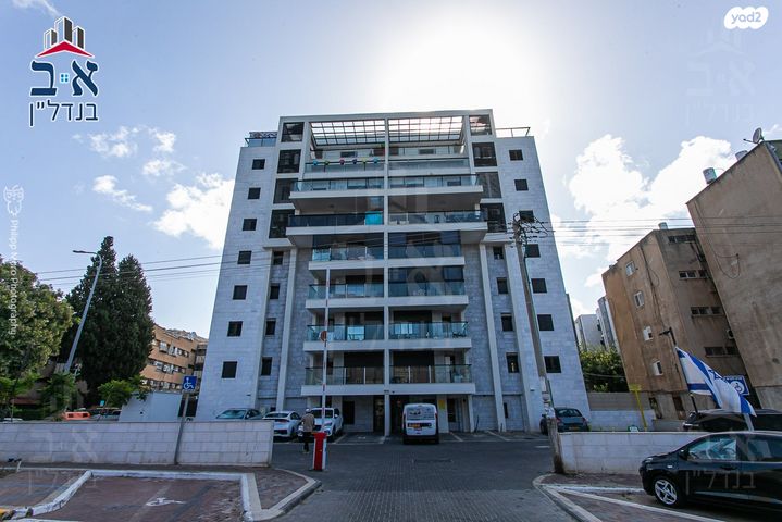 דירת גן, אצ"ל, שז"ר / דקר, טירת כרמל