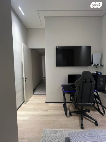 גג/ פנטהאוז, אדמונד סחייק, מלחה, מנחת, ירושלים