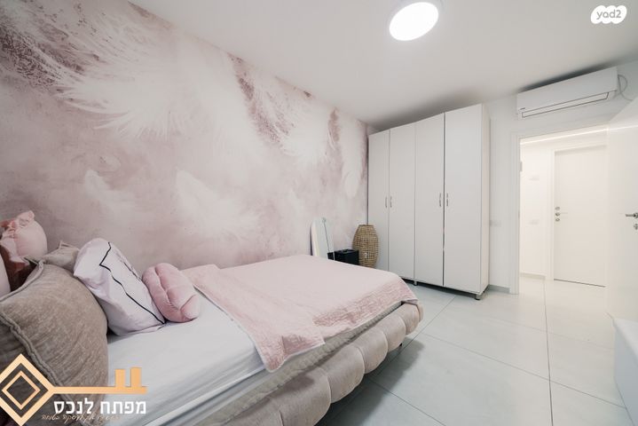 דירה, אריק איינשטיין, נווה שרון / שער העיר, נתיבות