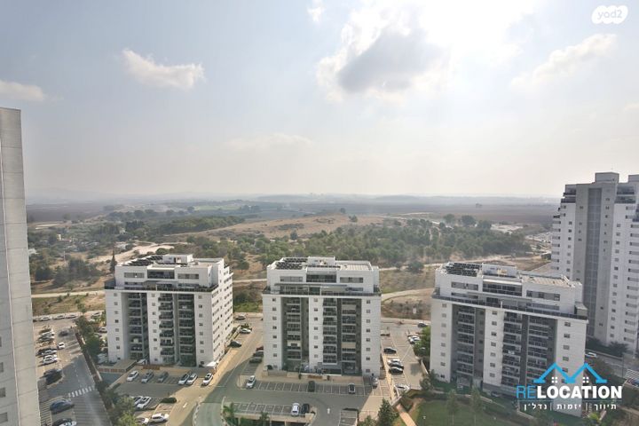 דירה, נעמי שמר, נאות אפק, אפקה, קרית ביאליק