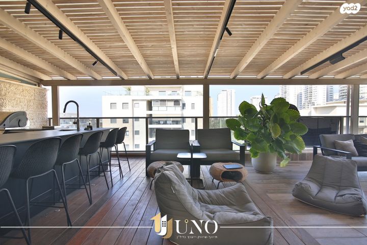 גג/ פנטהאוז, עוזי חיטמן 10, משכנות האומנים, קרית מוצקין