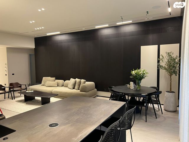 אדמונד סחייק 