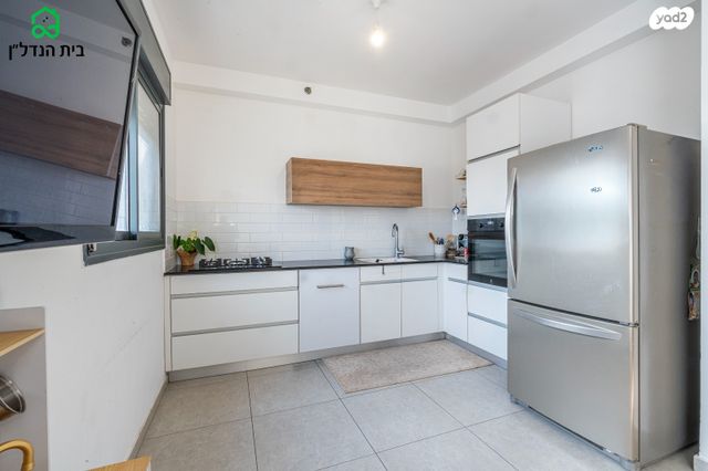 דירה, מאיר עמית, נווה אור, אור עקיבא