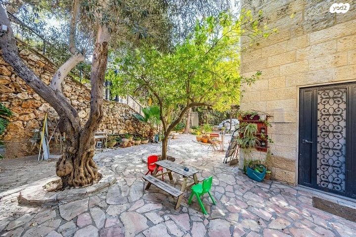 דירה, גבעת זאב