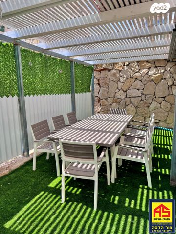 דו משפחתי, סנסן, צור הדסה