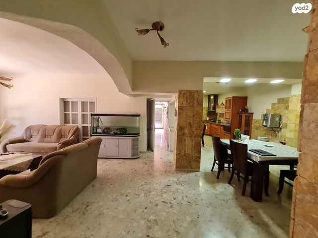 דו משפחתי, אופקים