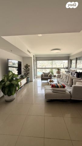 דירה, אברהם פררה 1, הולילנד, ירושלים