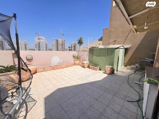 גג/ פנטהאוז, דקר, לוד