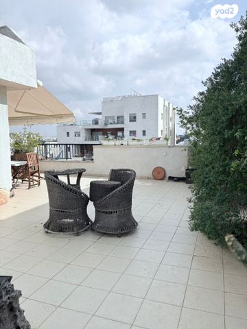 גג/ פנטהאוז, עקיבא, רעננה