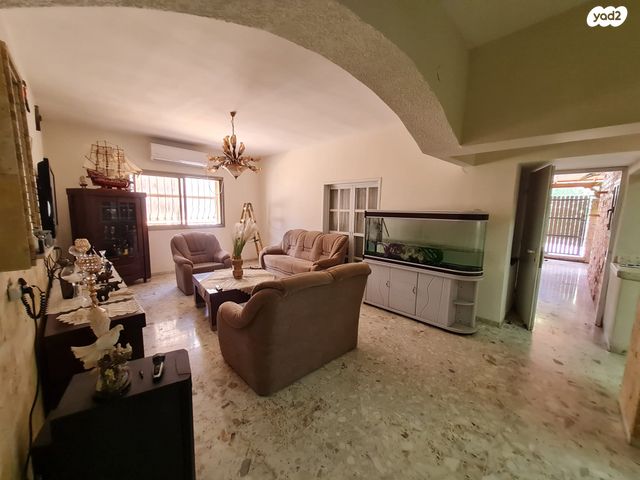 דו משפחתי, אופקים