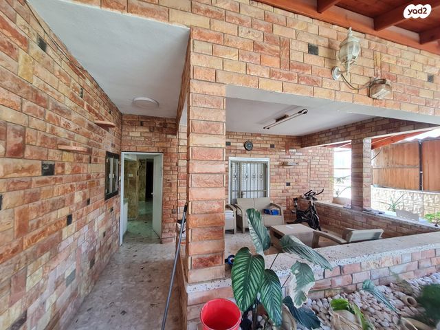 דו משפחתי, אופקים