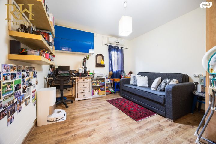 דירת גן, הגיא, קרית יערים, גבעת זאב