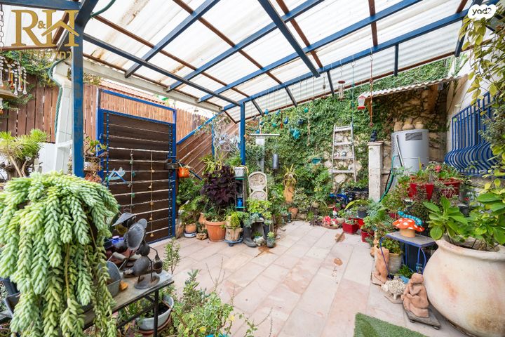 דירת גן, הגיא, קרית יערים, גבעת זאב