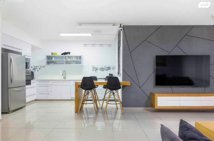 דירה, נתן אלתרמן, רחובות החדשה, רחובות