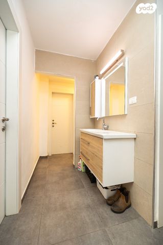 דירה, עולי הגרדום 1, ארמון הנציב, תלפיות מזרח, ירושלים