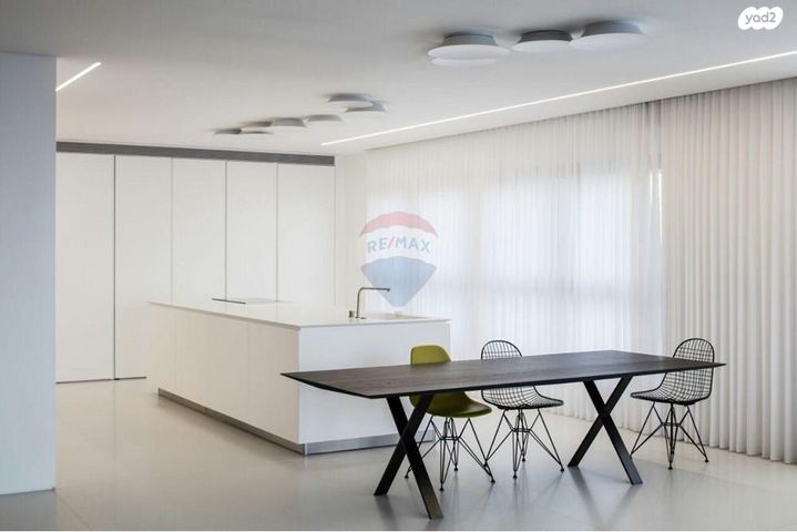 גג/ פנטהאוז, אלוף קלמן מגן 3, גני שרונה, קרית הממשלה, תל אביב יפו