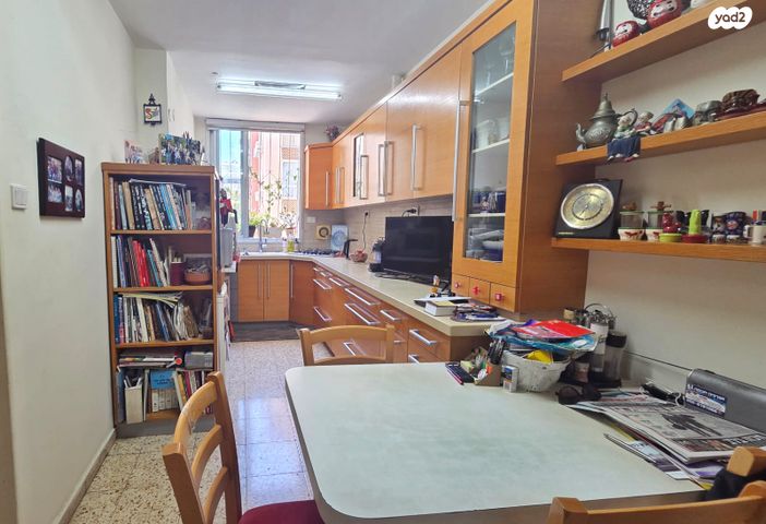 דירה, דבורה בארון, כצנלסון, ראשון לציון