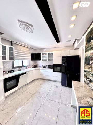 דו משפחתי, סנסן, צור הדסה